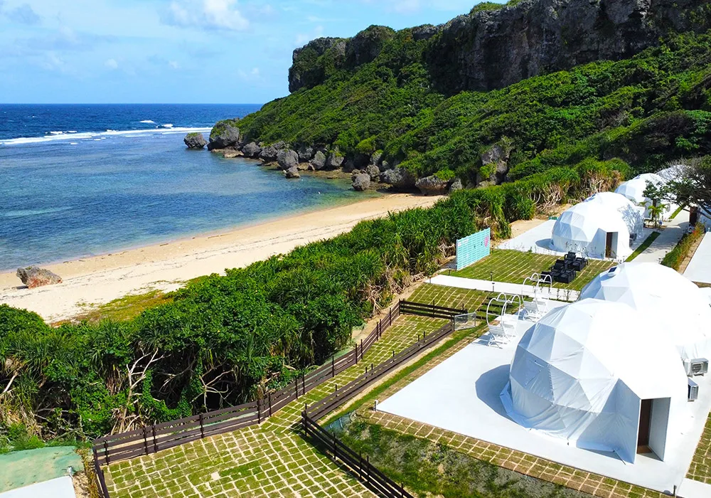 glampark resort アクナ浜 - 天然ビーチとホワイトドームテント